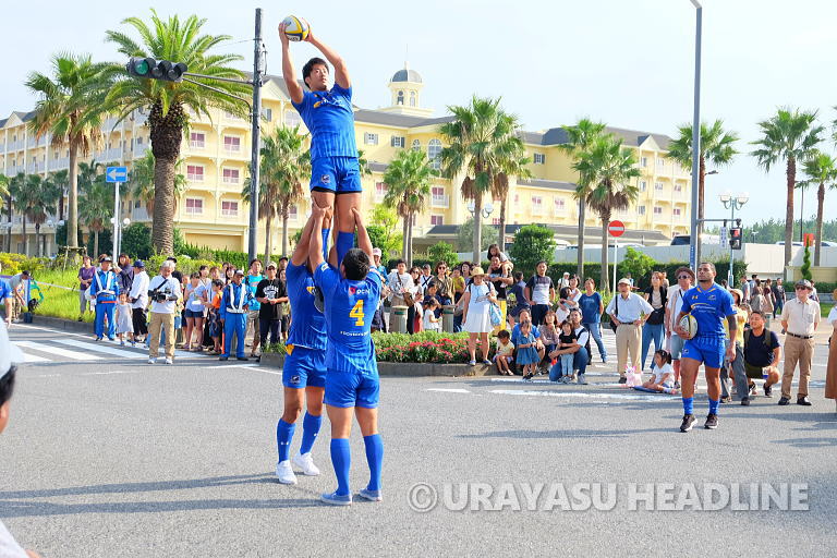 ウラヤスフェスティバル　パレード
